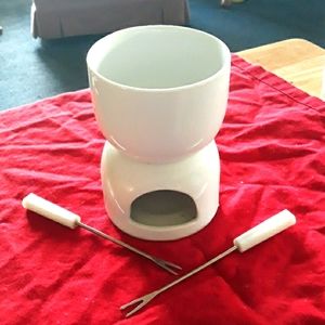 Mini fondue pot and 2 fondue forks, uses a tealight candle underneath to…